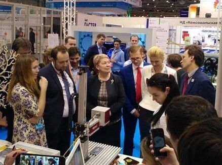 Министр образования РФ и Laserskills на выездной гравировке Министр образования РФ и Laserskills